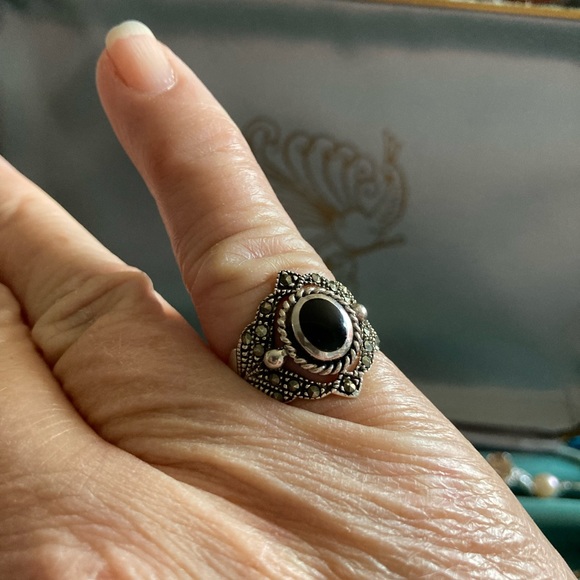 Silver (925) marked ring with black stone - Picture 2 of 3